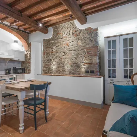Castel Le Torri E Il Borgo *